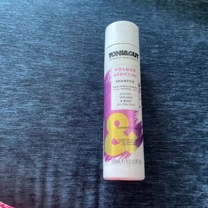 Toni&Guy Volume Addiction Shampoo